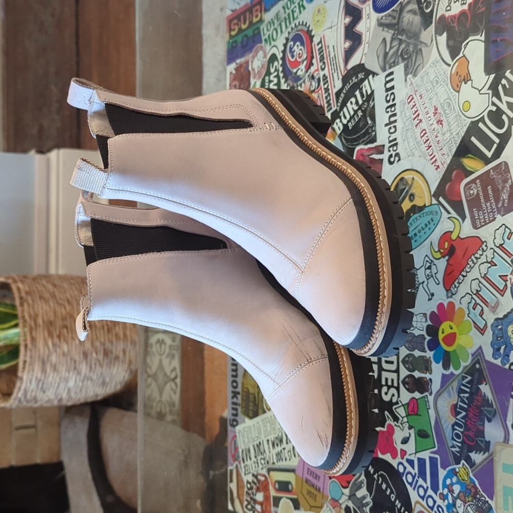 Tom's suede chelsea boot